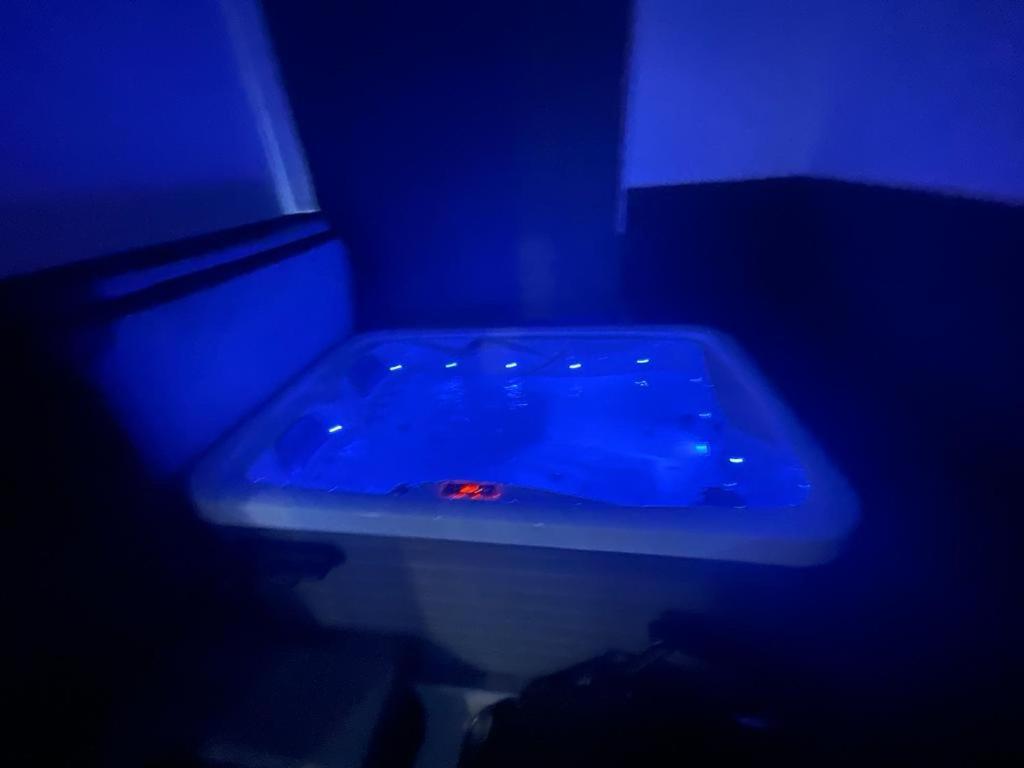 Appartamento Luxury With Private Jacuzzi Hot Tub & Sauna Londra